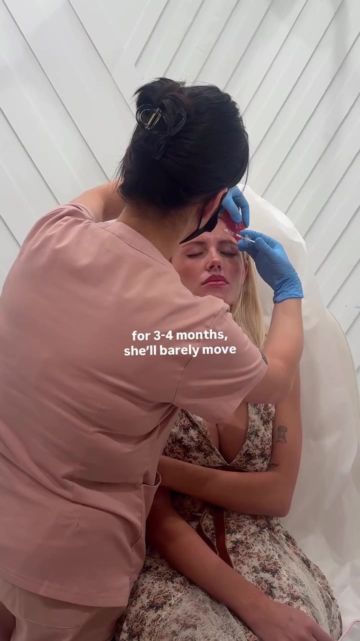 Waiting for the tox to hit! 💅 #vlinecosmeticclinic #medspa #vline